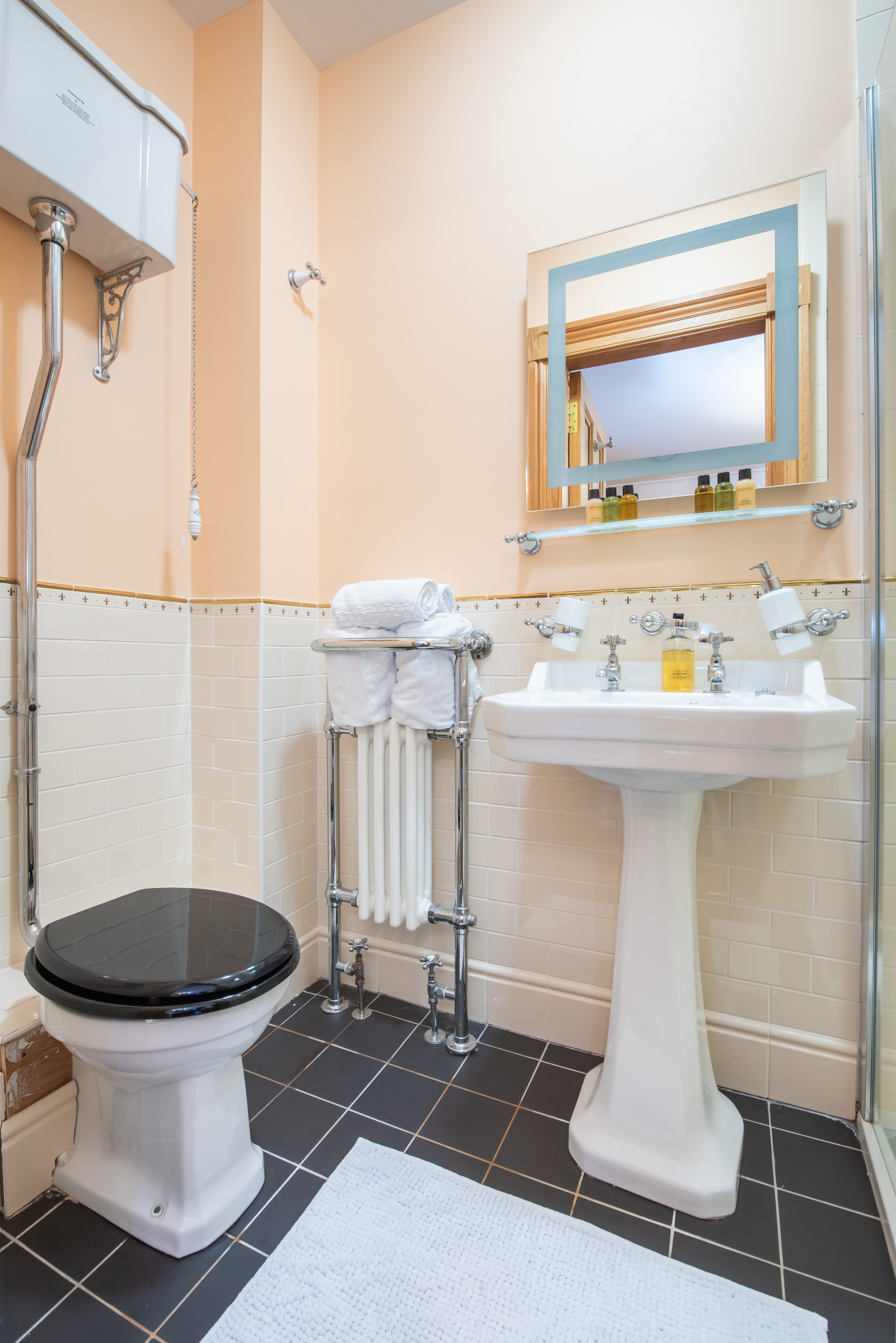 Dawn Room ensuite