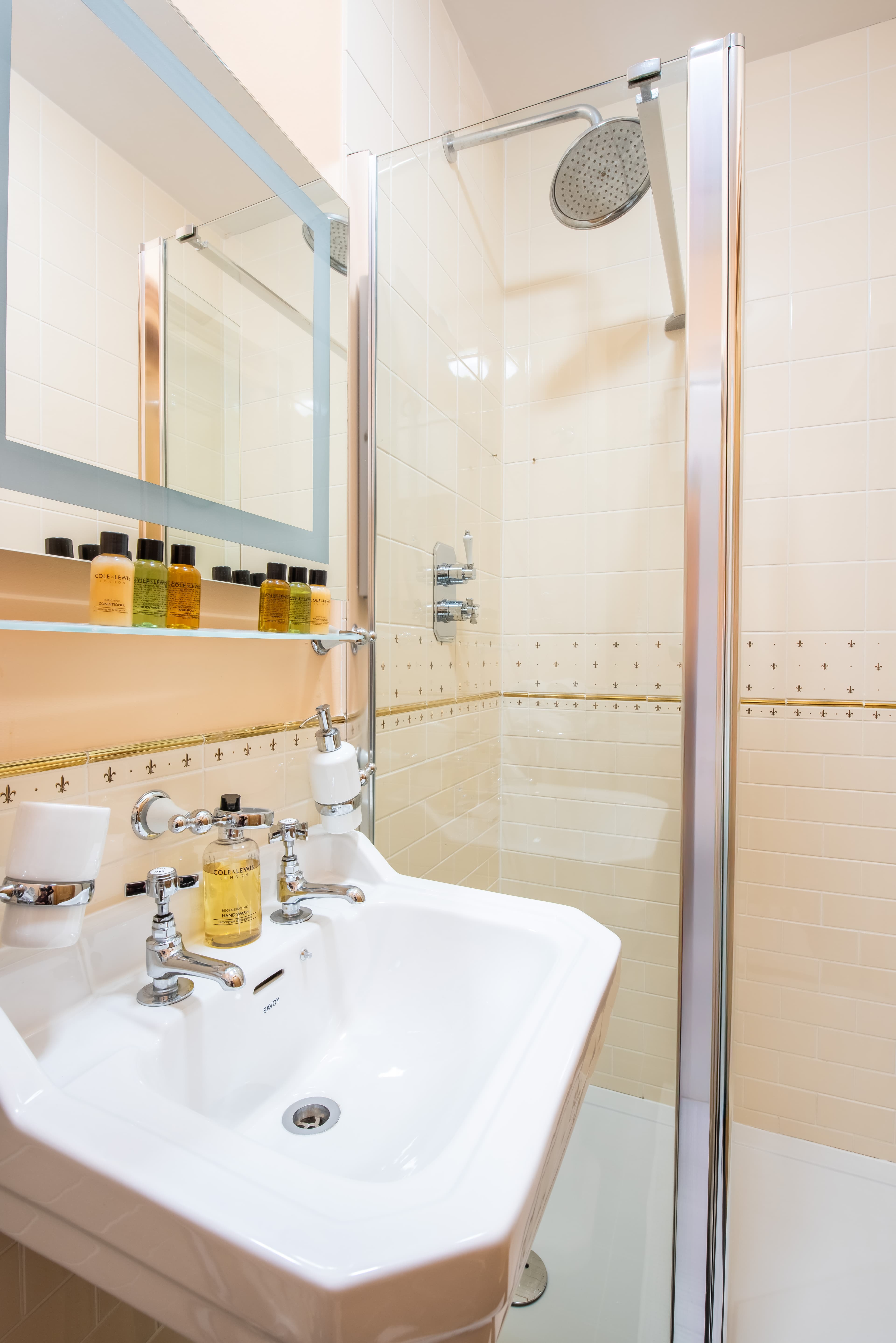 Dawn Room ensuite