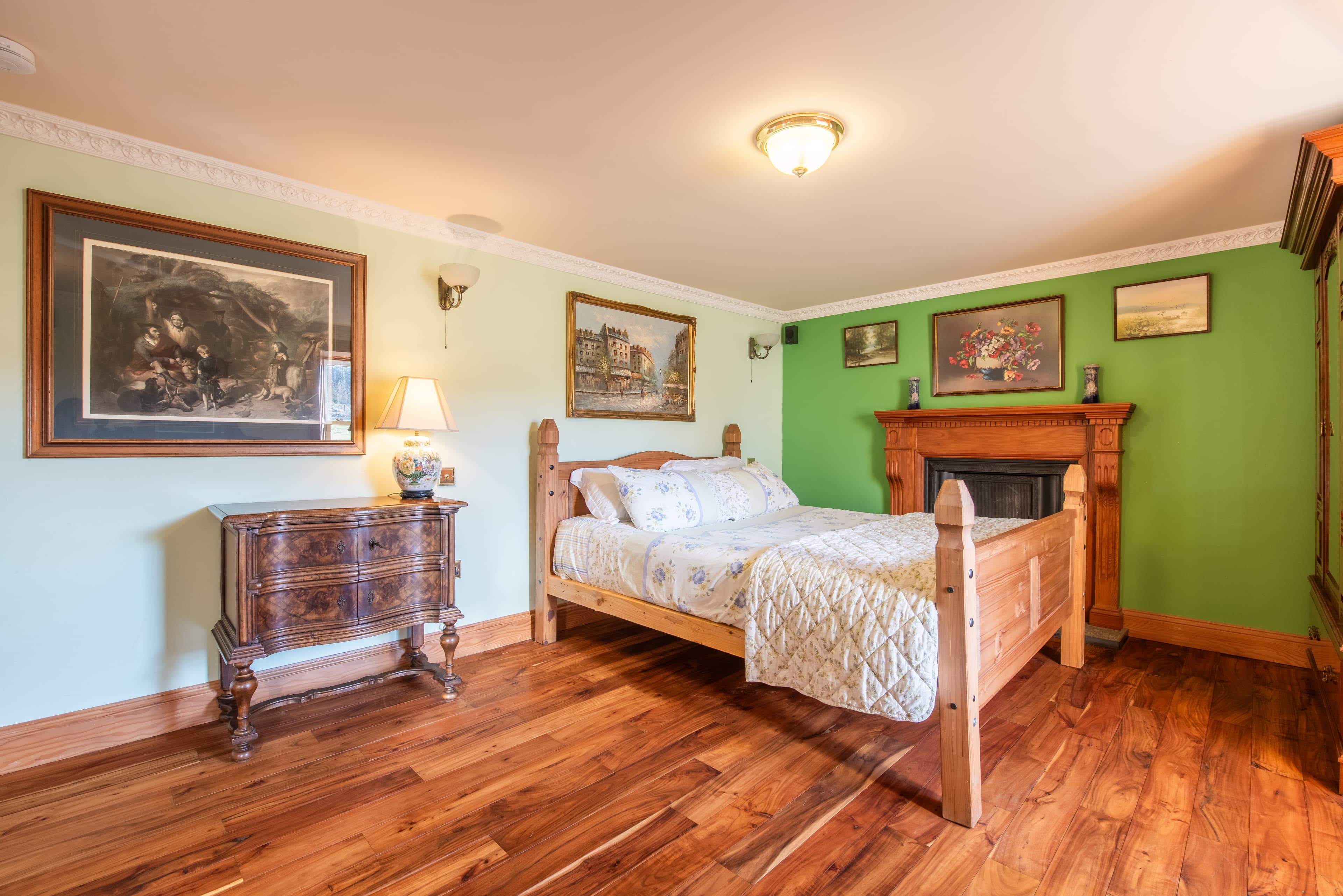 Lachlan Room